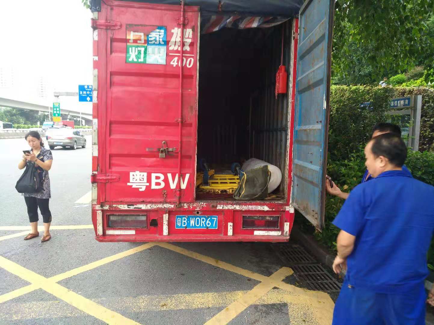  深圳搬家公司提醒女性獨(dú)自在外搬家要注意幾點(diǎn)！