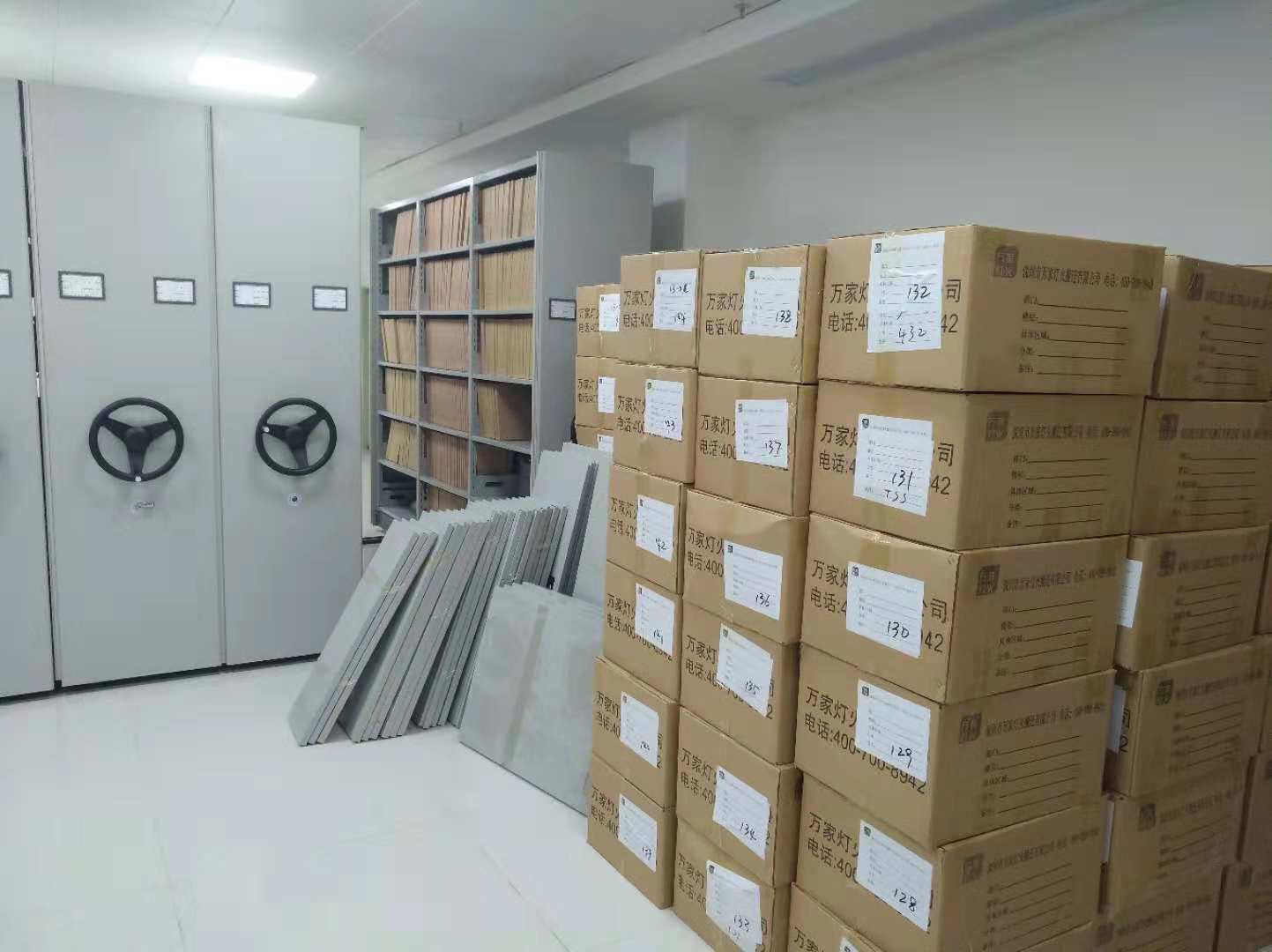    叫搬家公司比自己搬更劃算更省心！